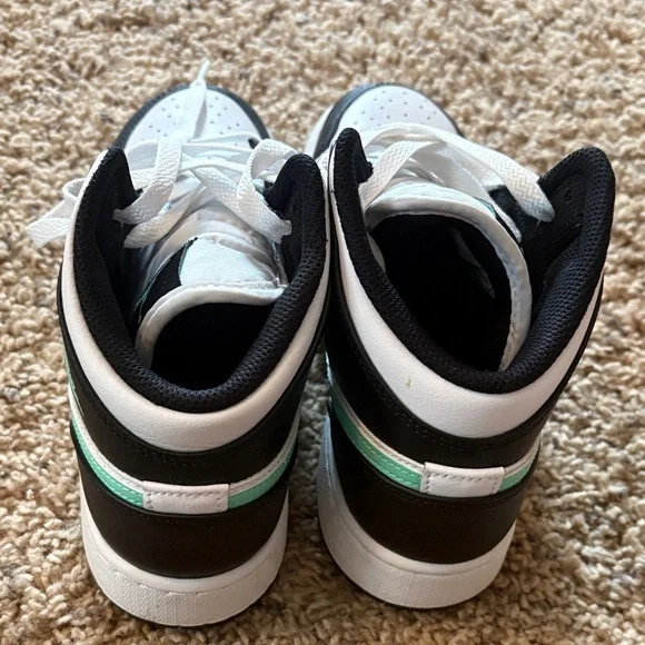 Nike Jordan’s - Picture 2 of 4